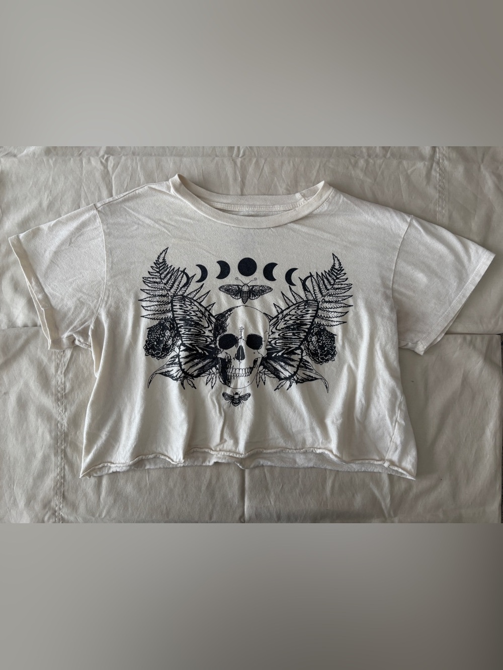 Hot Topic Cropped Graphic Skull Tee